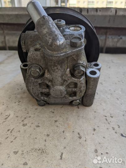 Насос гур Freelander 2 6G91-3A696-EF