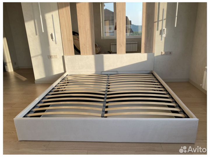 Кровать двуспальная