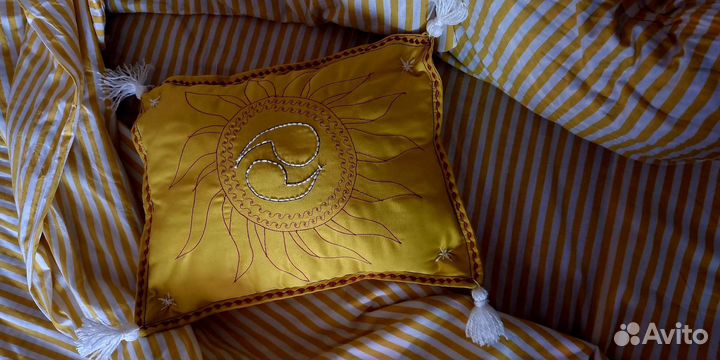 Дизайнерские подушки с вышивкой