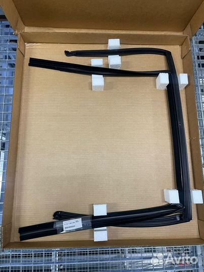 Направляющая стекла дверь BMW X15