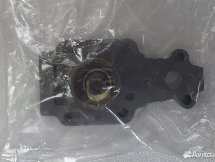 Сальница вертикального вала на Suzuki Df15A