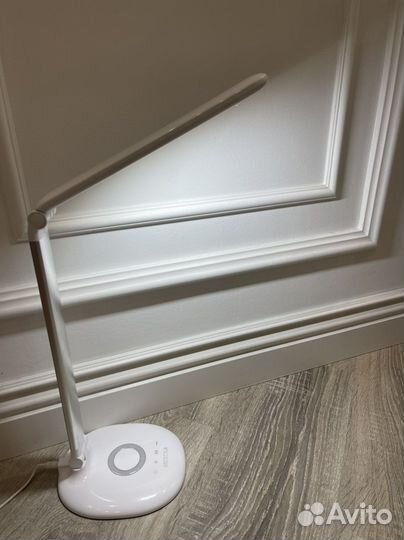 Светодиодный светильник настольный новый