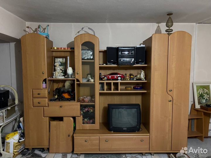 Стенка в комнату