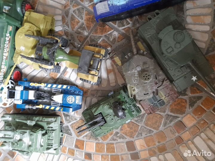 Набор игрушек военный