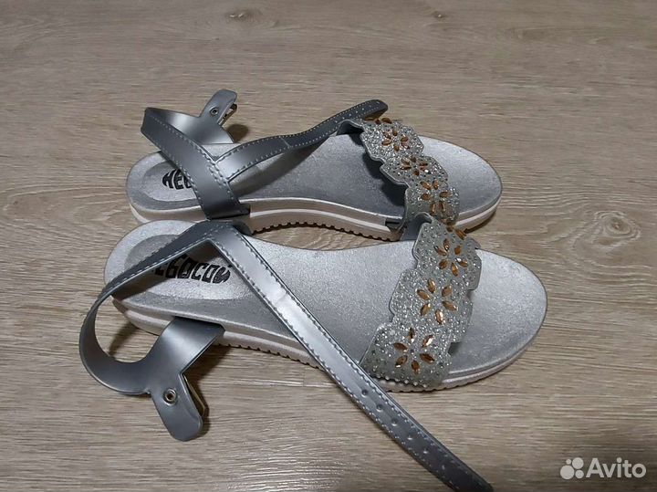 Босоножки для девочки