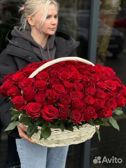 101 роза в корзине