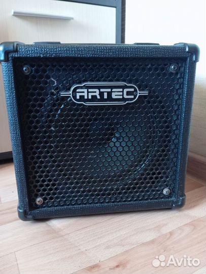 Басовый комбоусилитель