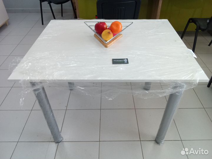 Столы, тумбы и полочки