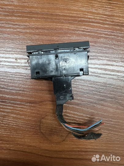 Кнопка аварийной сигнализации Audi A6 C6