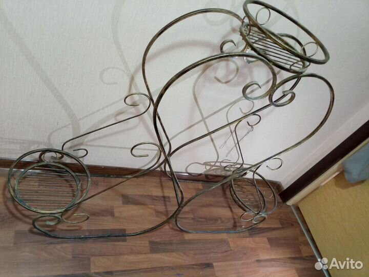 Подставка для цветов напольная металлическая