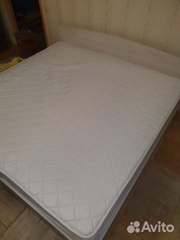 Кровать двухспальная бу 200 x200