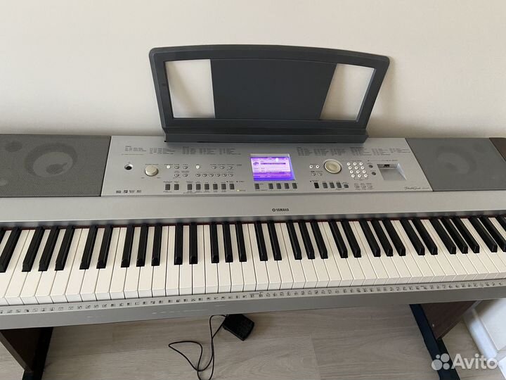 Цифровое пианино Yamaha DGX-640