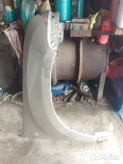 Крыло переднее правое renault duster