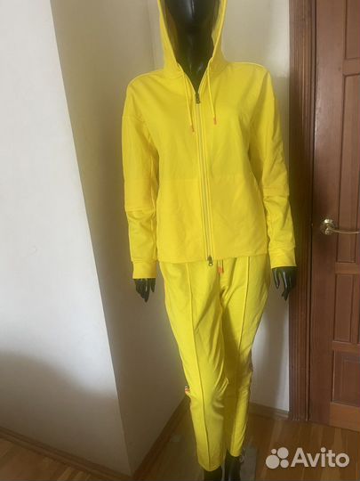 Костюм спортивный