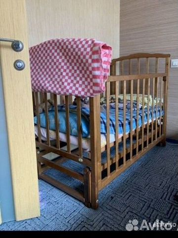 Детская кровать с продольным маятником