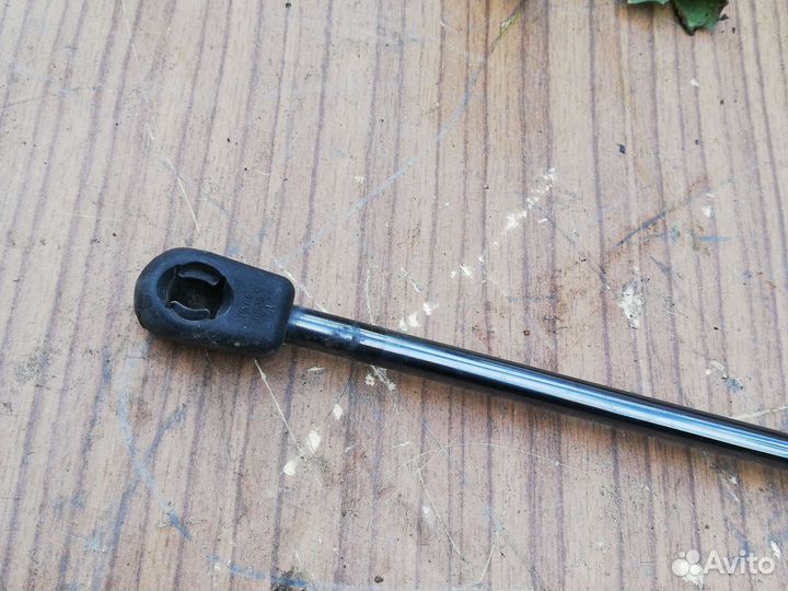 Амортизатор крышки багажника Рено Меган 2