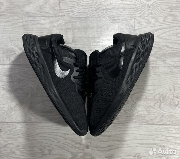 Кроссовки Nike Revolution 6