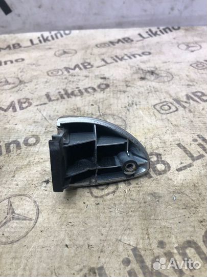 Уголок ручки двери передний левый Mercedes Ml W164