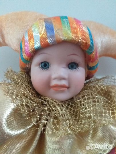 Кукла фарфоровая