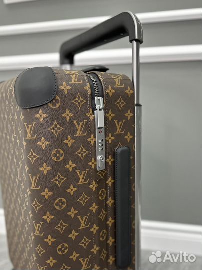 Чемодан на колесах Louis Vuitton