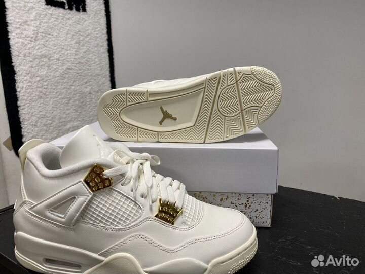 Air Jordan 4 White & Gold