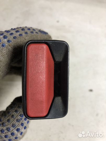 Передний замок ремня Renault Logan