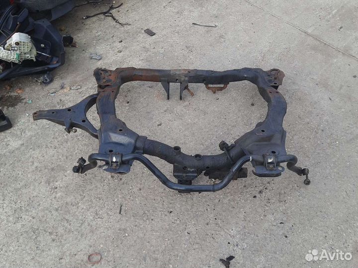 Балка передняя подрамник Honda Stream