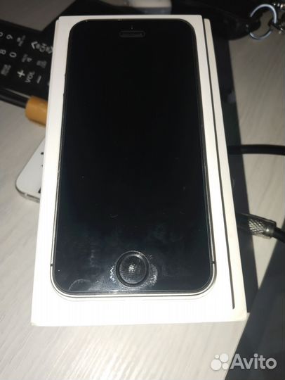 iPhone SE, 32 ГБ