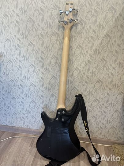 Бас гитара ibanez GSR200-BK с ремнем fender