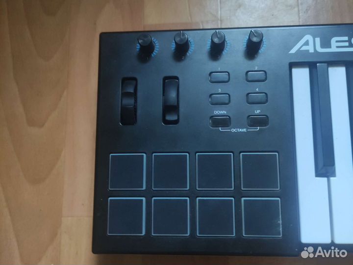 Alesis v25 Миди клавиатура