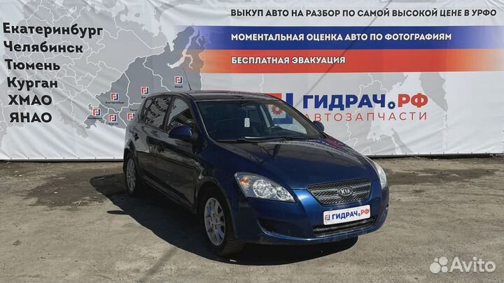 Повторитель на крыло белый Kia Ceed (ED) 92303-3L1