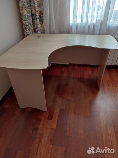 Компьютерный стол письменный