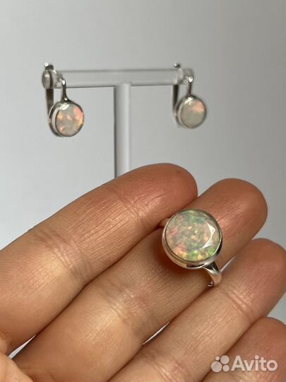 Серебряные серьги и кольцо с натуральным опалом