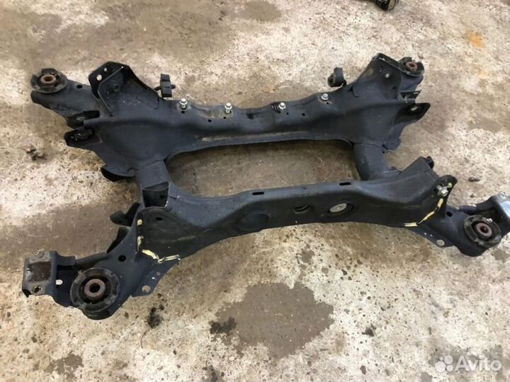 Балка задняя Honda Crosstour 1