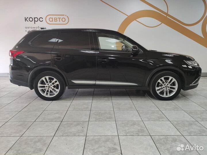 Mitsubishi Outlander 2 CVT, 2017, 55 807 км