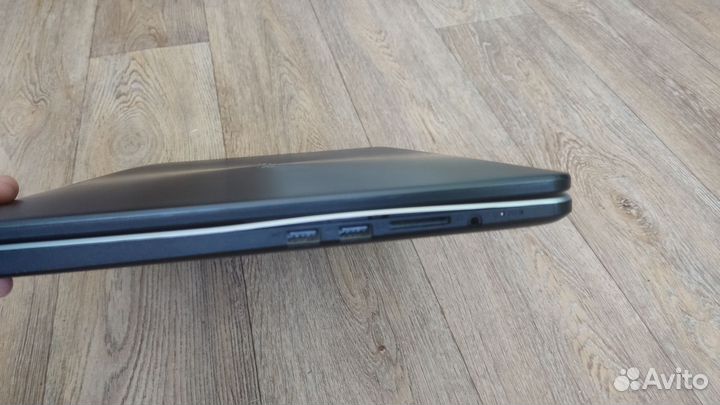 Asus vivobook 17 X705U