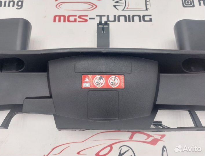 Кожух решетки радиатора на E-Class W212 13-16гг