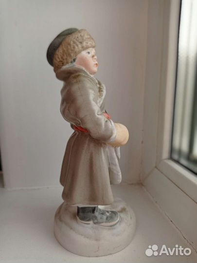 Статуэтка. Мальчик дровосек. Крестьянские дети