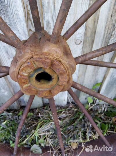 Железные колёса на спицах