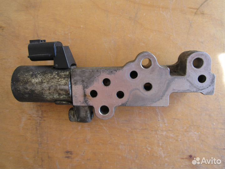 Клапан изменения фаз грм правый Nissan Murano Z50