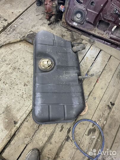 Бензобак на ваз priora 1