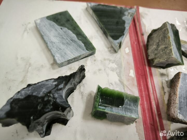 Зелёный нефрит 1567 гр