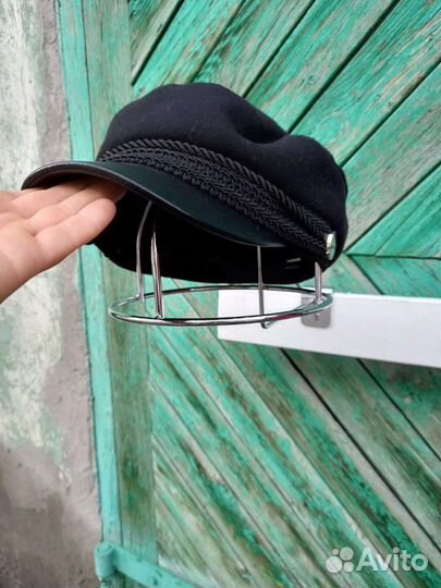 Кронштейн для головных уборов