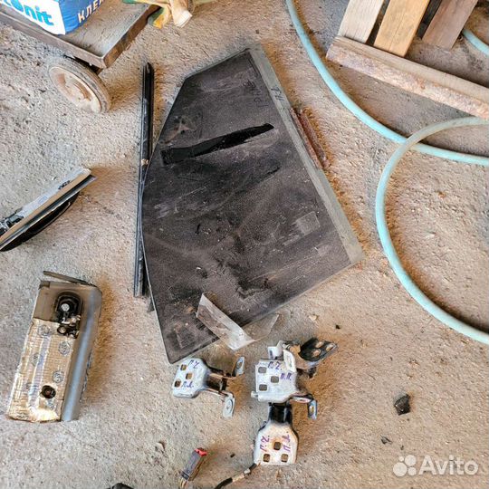 Стекло передней двери на джип гранд чероки