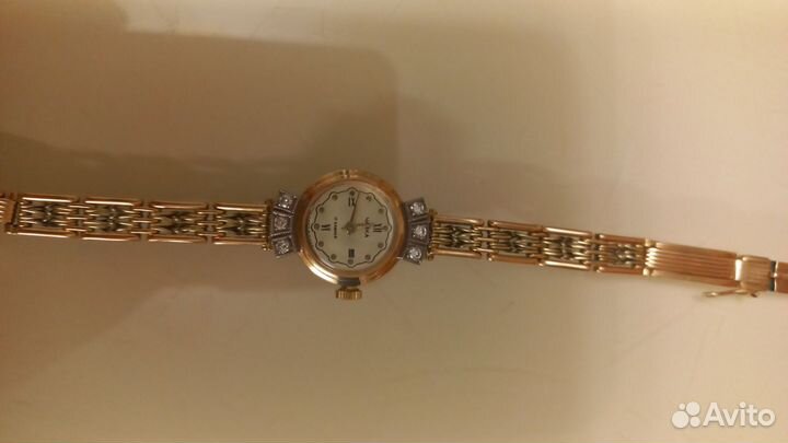 Золотые часы женские Чайка с бриллиантами