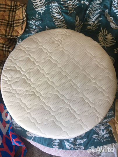 Матрас на детскую круглую кроватку с наматрасником