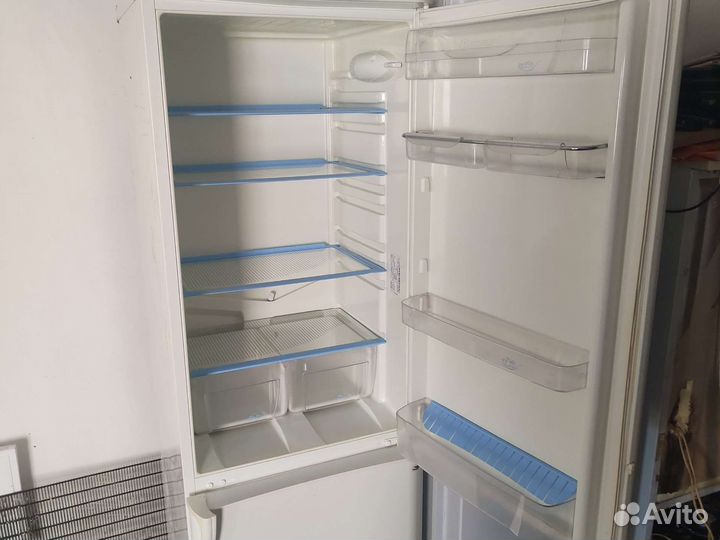 Холодильник indesit