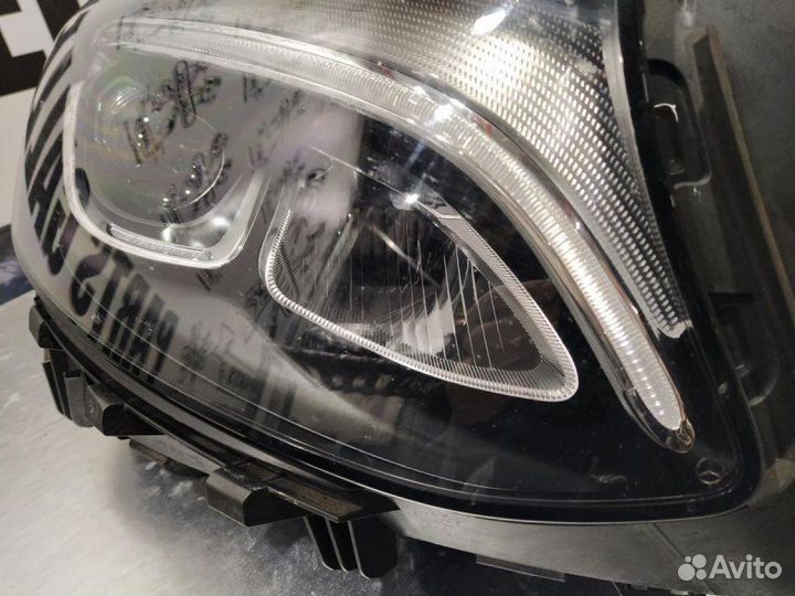 Фара LED правая Mercedes-Benz 250D
