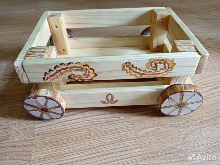 Декоративное кашпо из дерева