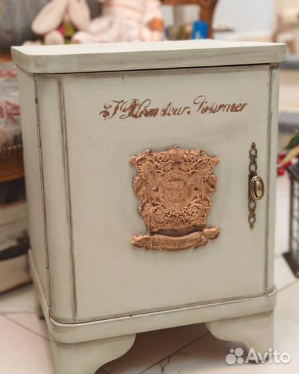 Тумбочка прикроватная дерево